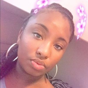 Meet your Posher, Alexis