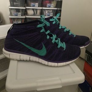 NIKE FLYKNIT CHUKKA WOMENS SIZE 8
