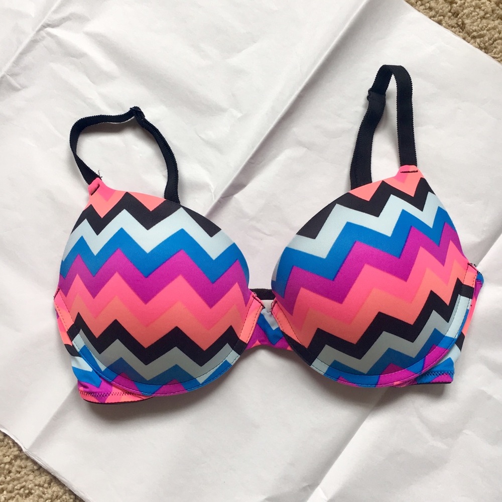 *MOVING SALE*BUY NOW* VS PINK Chevron Push Up Bra
