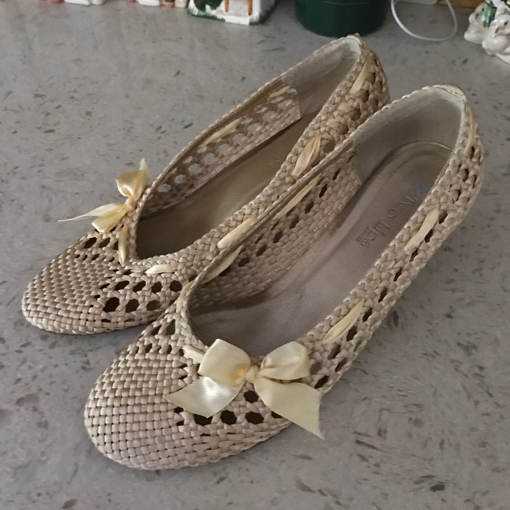 Two Lips Light Gold Woven 3" Heels - women's sz10
