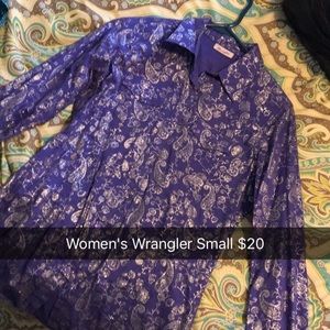 Women's wrangler shirt size small
