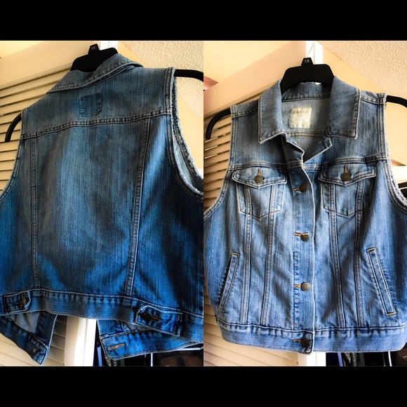 Blue Denim Button Up Jean Vest. - Picture 1 of 3