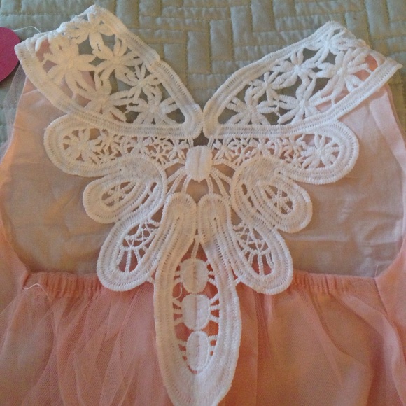 Boutique little pink dress with pearls & design - Picture 3 of 4