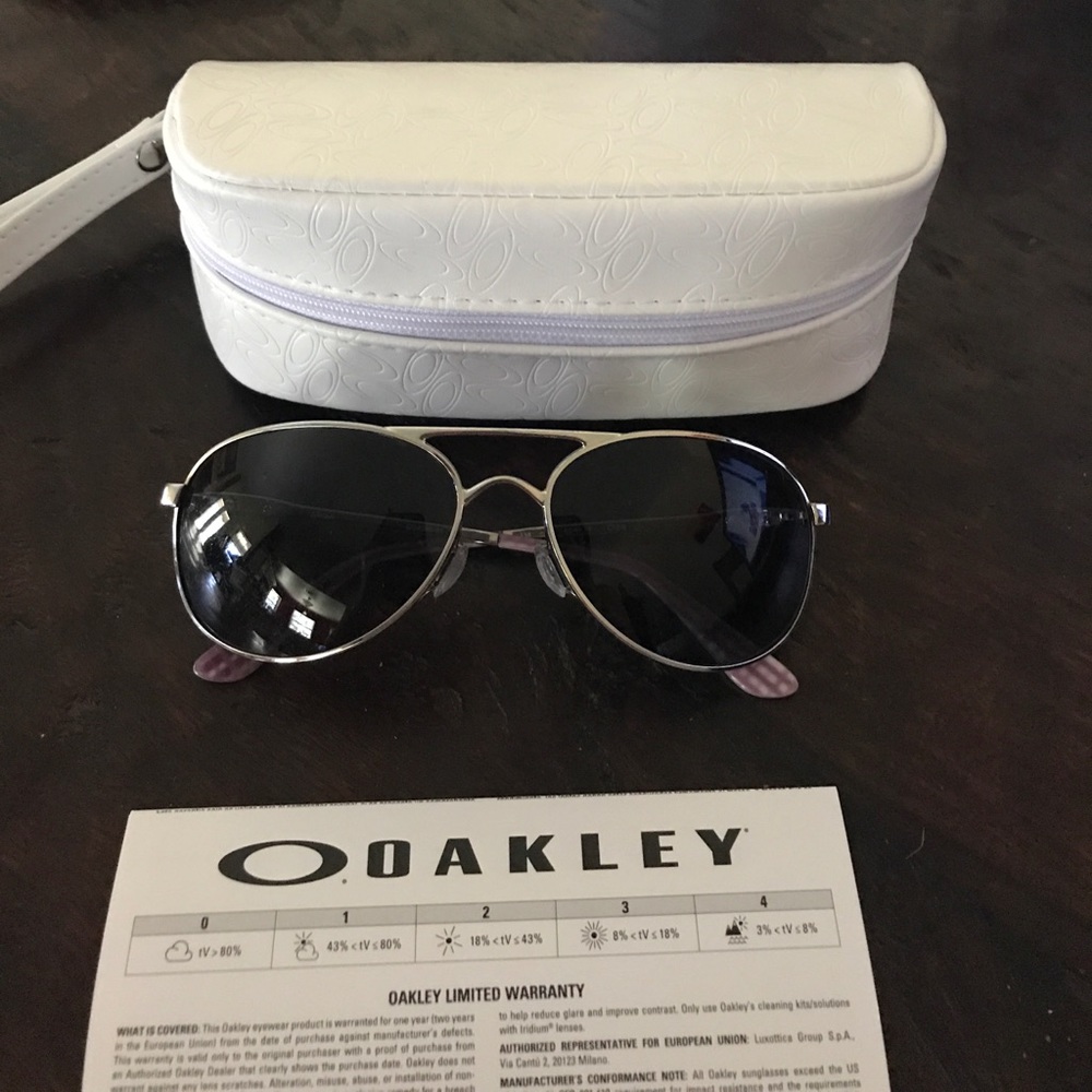 Women Oakley aviator sunglasses