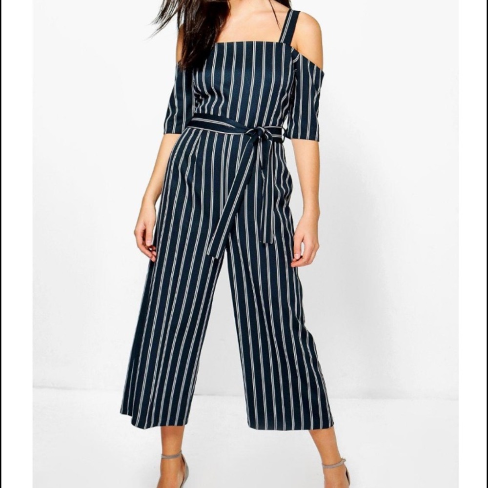 ✨SOLD✨BooHoo jumpsuit
