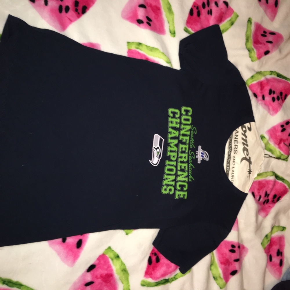 Seattle seahawks team shirt