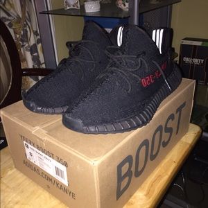 Yeezy 350 v2 Bred