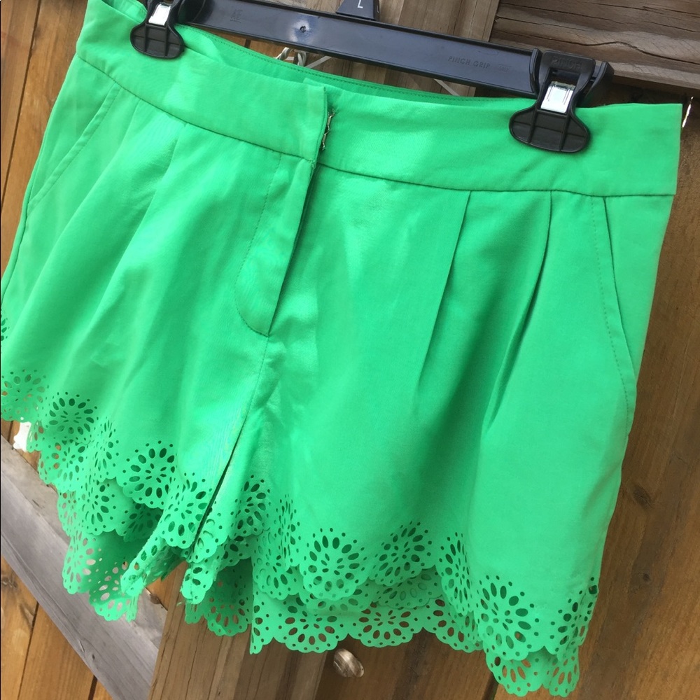 Gianni Bini green cutout shorts!