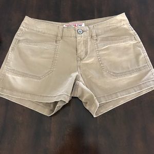 Cute French Stare Khaki Shorts!