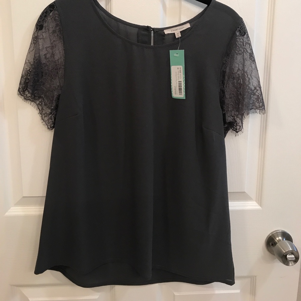 41Hawthorn McQue Solid Lace Sleeved Blouse