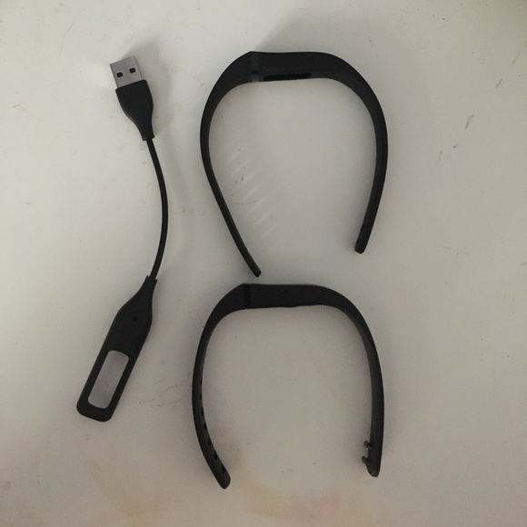 Fitbit Flex w/ extra band and charger cable - Picture 1 of 3