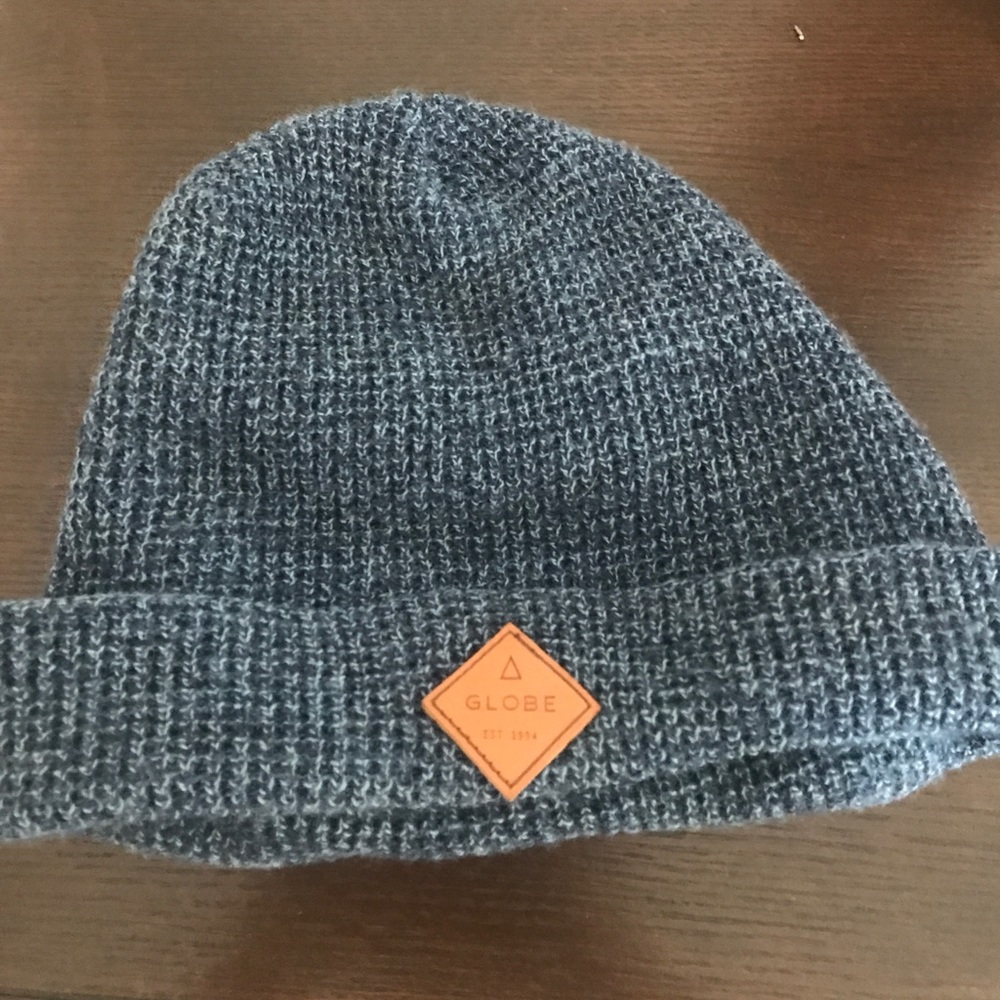 Globe beanie