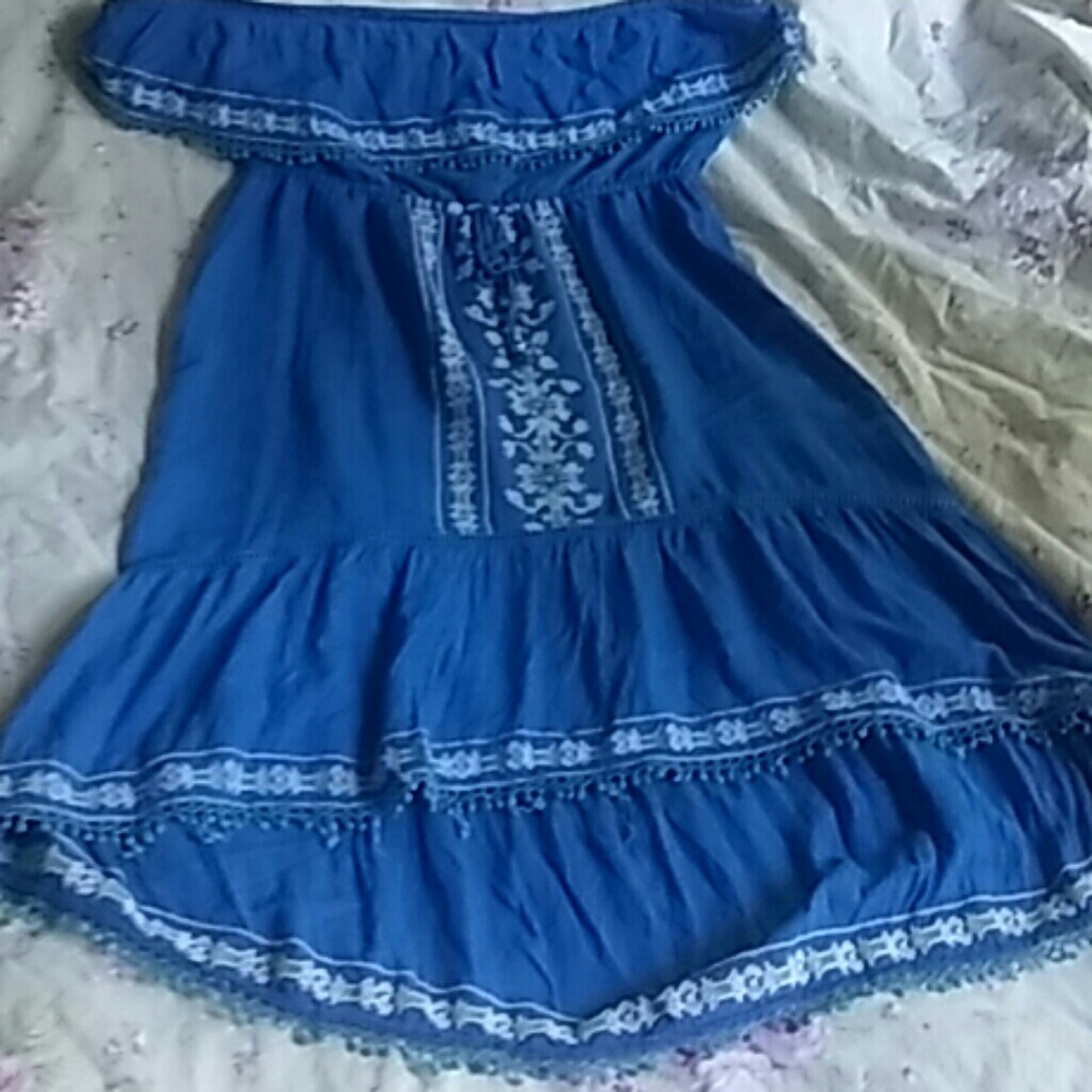 Embroidered strapless hi-lo dress!