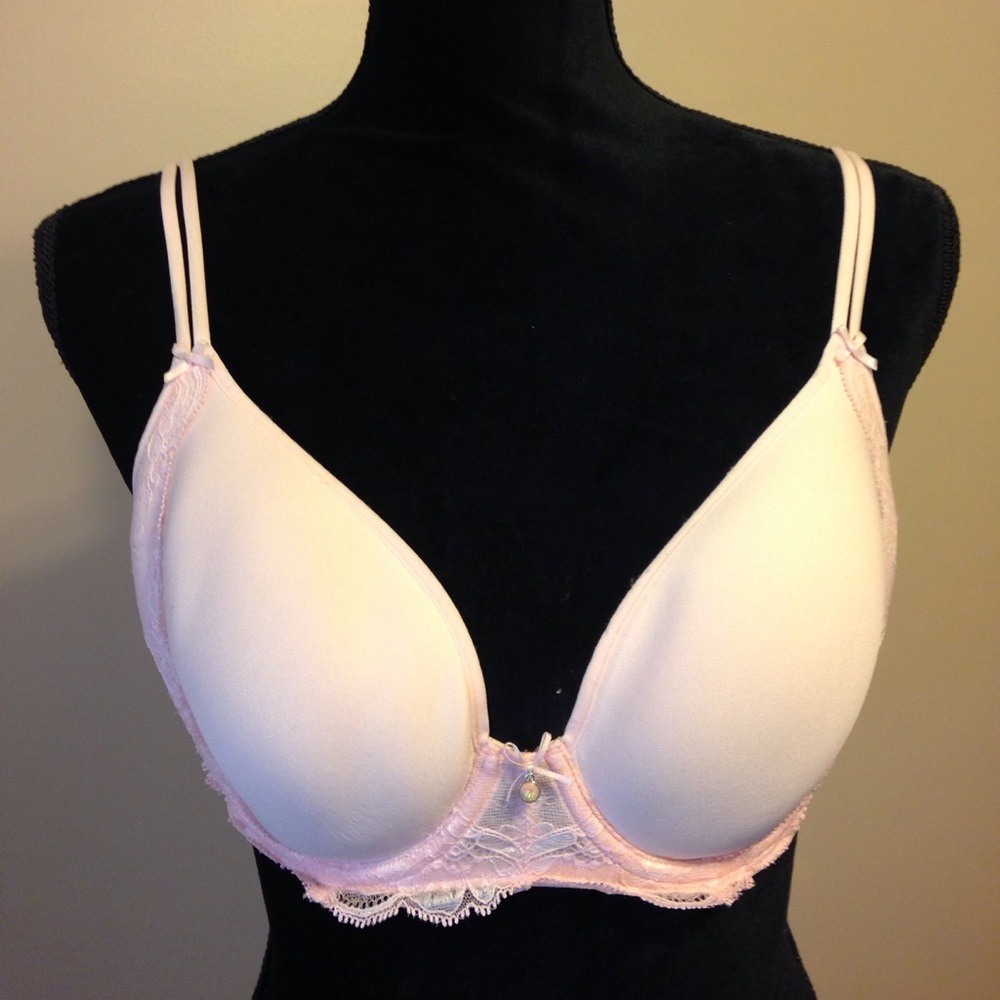 Victorias secret light pink bra.