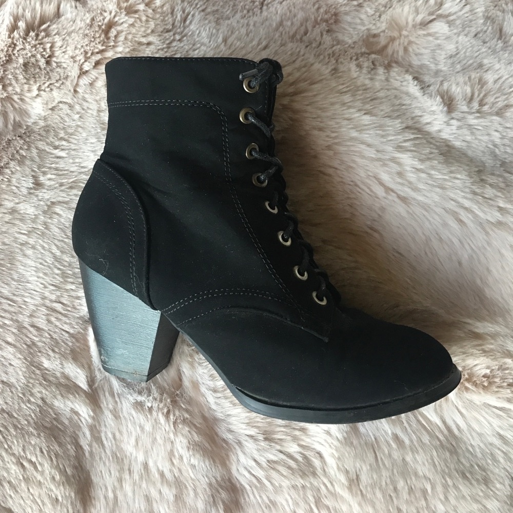 Black heel boots