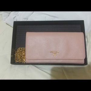 Prada wallet on chain