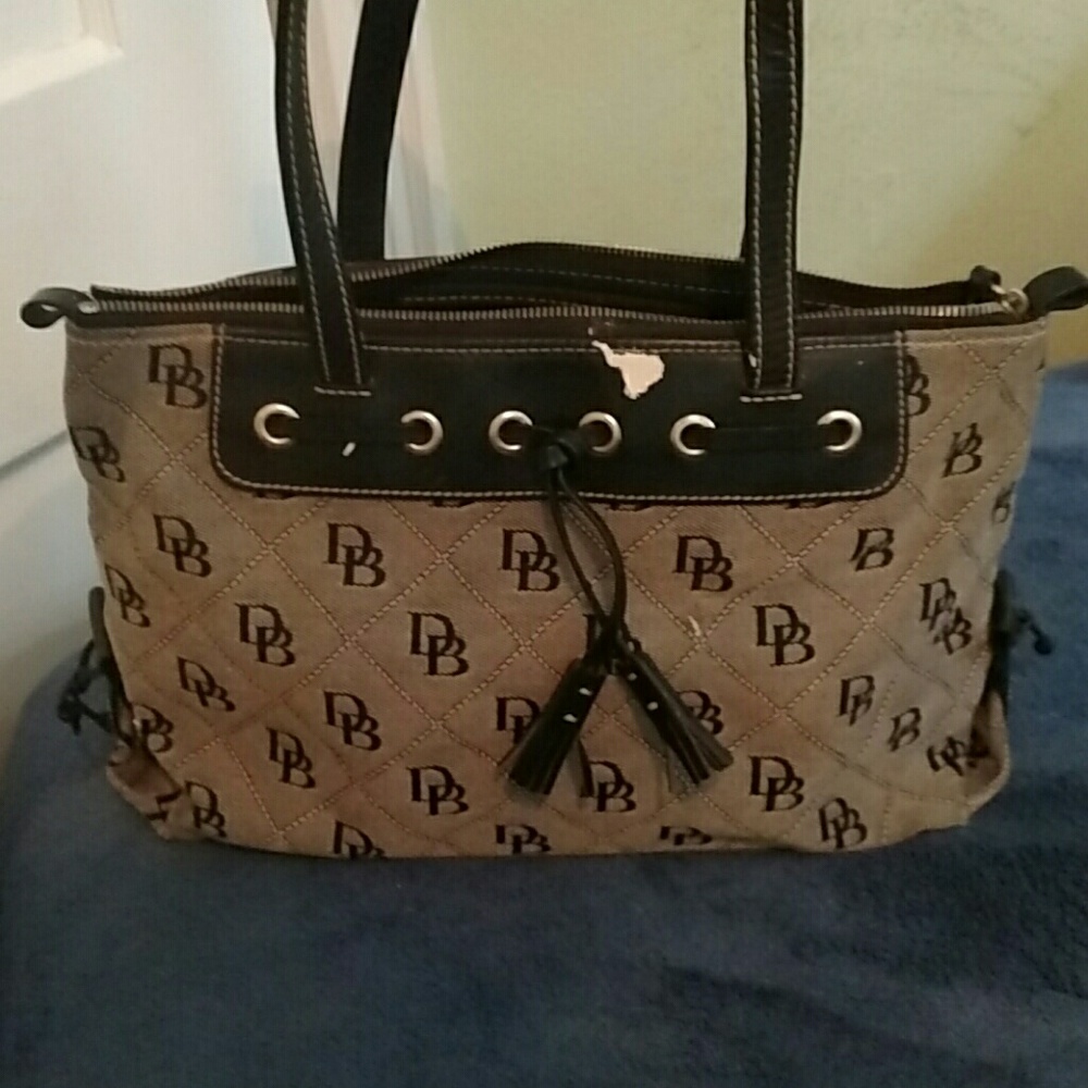 Dooney and bourke purse