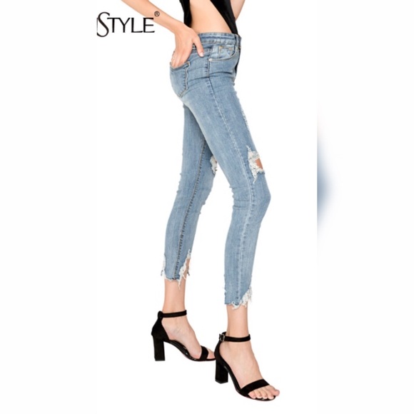 Distressed jeans 👖 - Picture 3 of 7