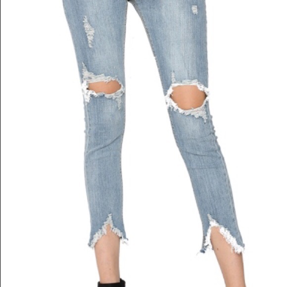 Distressed jeans 👖 - Picture 6 of 7