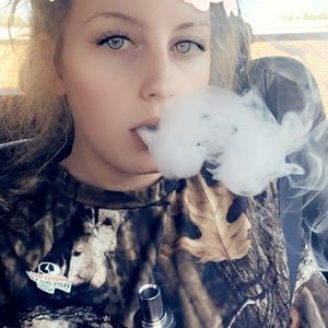 Meet your Posher, Katelyn