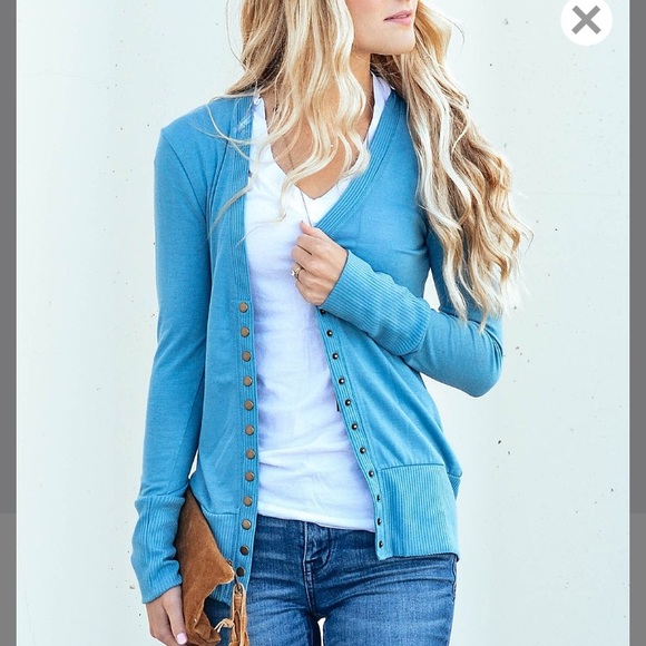 Sweaters - ❤️1LEFT❤️Sky blue cardigan