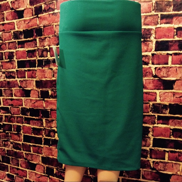 LuLa Roe Cassie Skirt - Picture 2 of 4