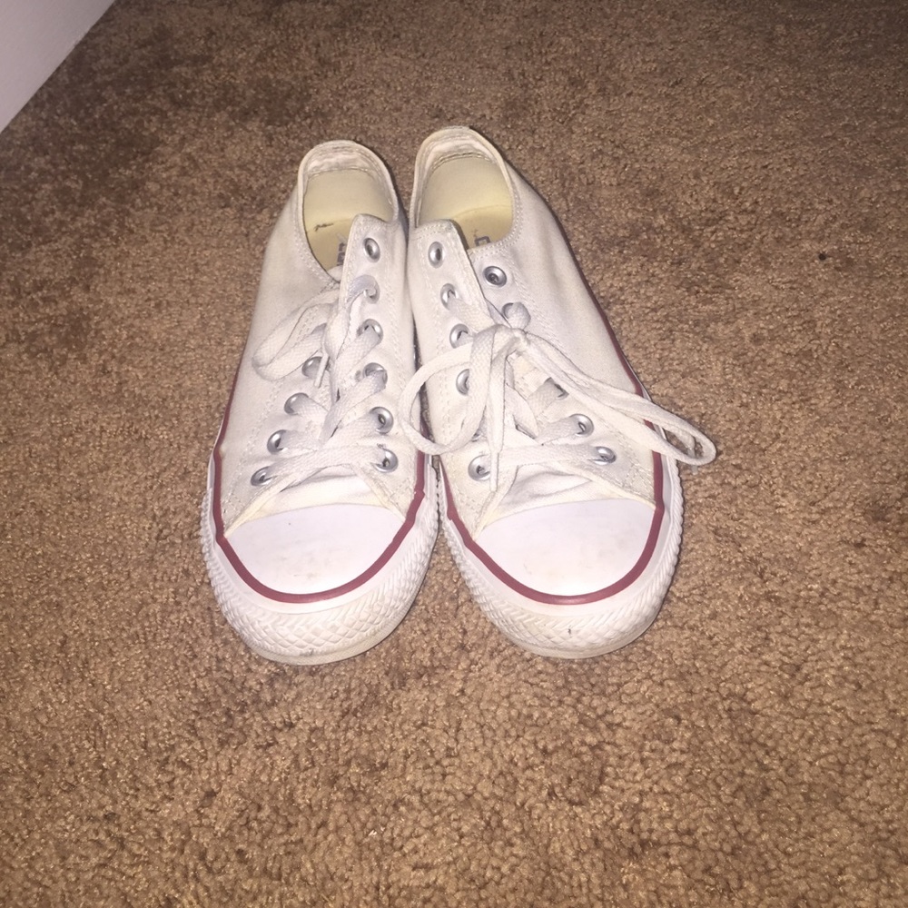 SUPER CUTE WHITE CONVERSE 9W