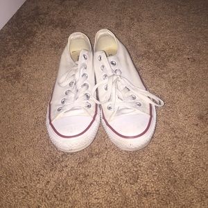 SUPER CUTE WHITE CONVERSE 9W