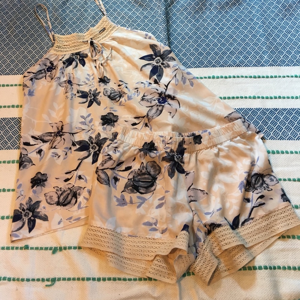 Pajama set Mediums!