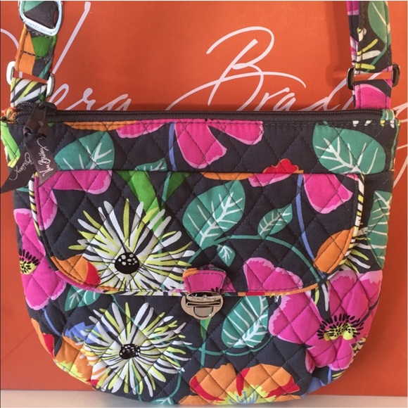 Vera Bradley Handbags - 🆕VERA BRADLEY NEW ROOMY CROSSBODY 💯AUTHENTIC