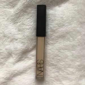 NARS Radiant Creamy Concealer in Chantilly Light 1