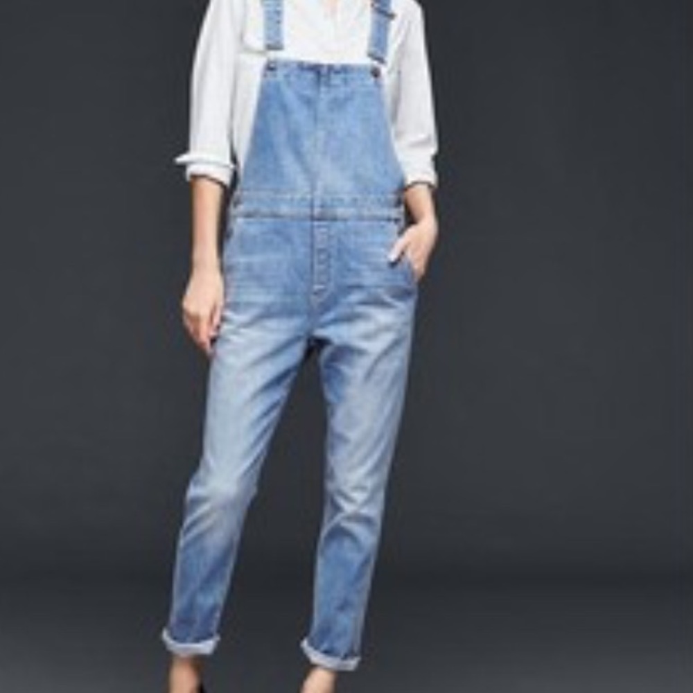 Womens GAP overalls. Size S. Adorable!