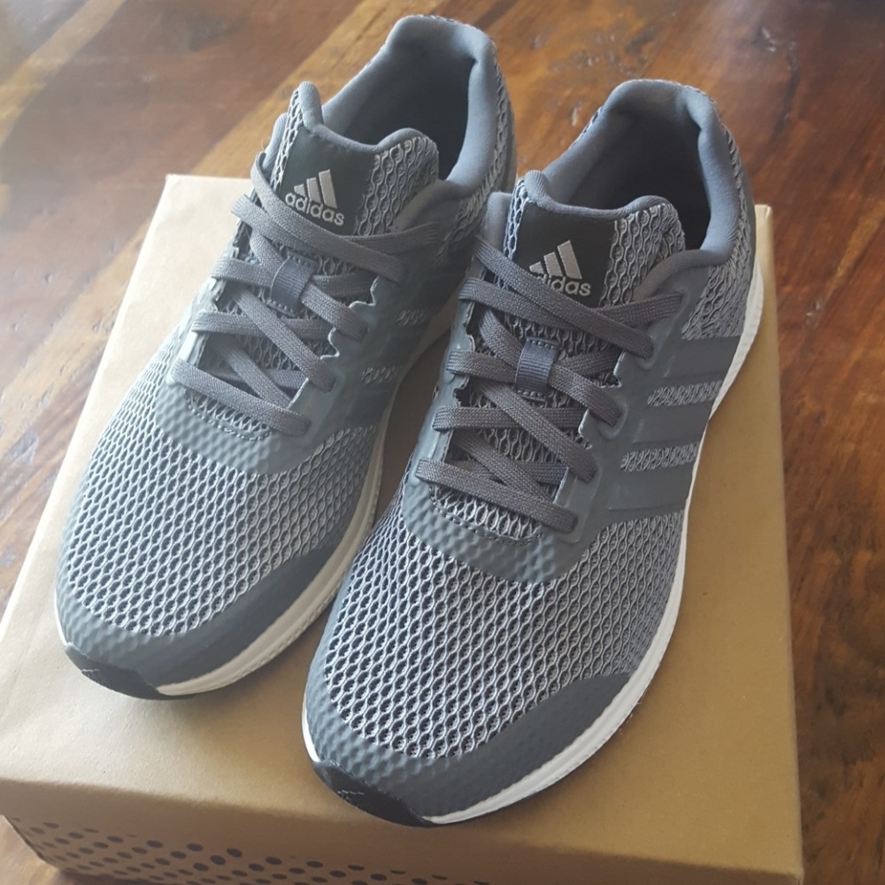 Adidas tennis shoes. MEN'S.