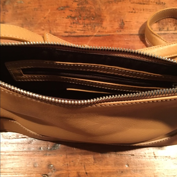 Coach Excellent Condition Tan w/ zipper closure - Picture 2 of 5