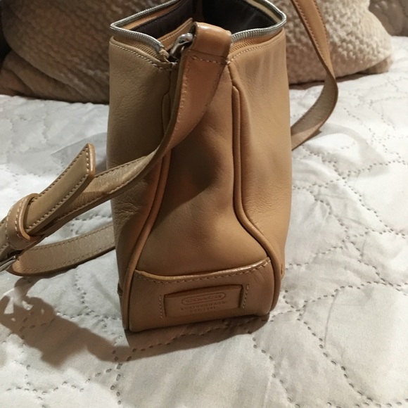 Coach Excellent Condition Tan w/ zipper closure - Picture 4 of 5