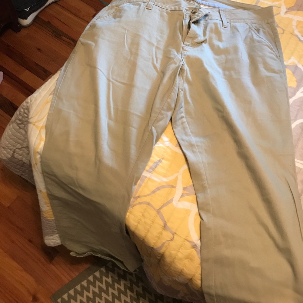 Khaki pants- size 17 average