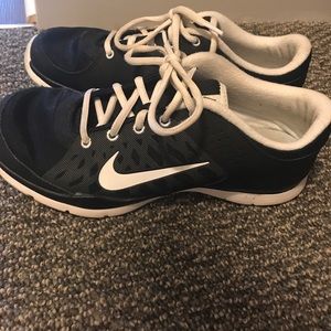 Black and white Nike tennis shoes