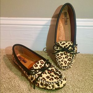 Minnetonka cheetah print loafer/flats 🔆
