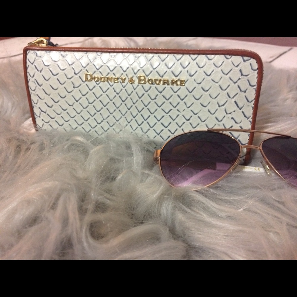 ❤️Dooney &Bourke snake patternWallet