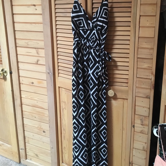 Black and White Maxi Dress - Picture 1 of 1
