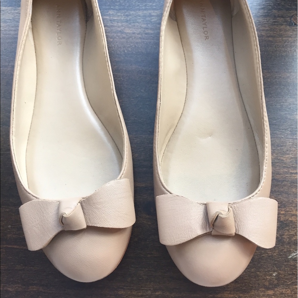 Ann Taylor nude ballet flats with bows