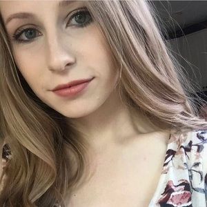 Meet your Posher, Isabel