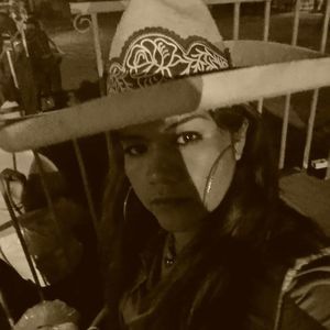 Meet your Posher, Dina