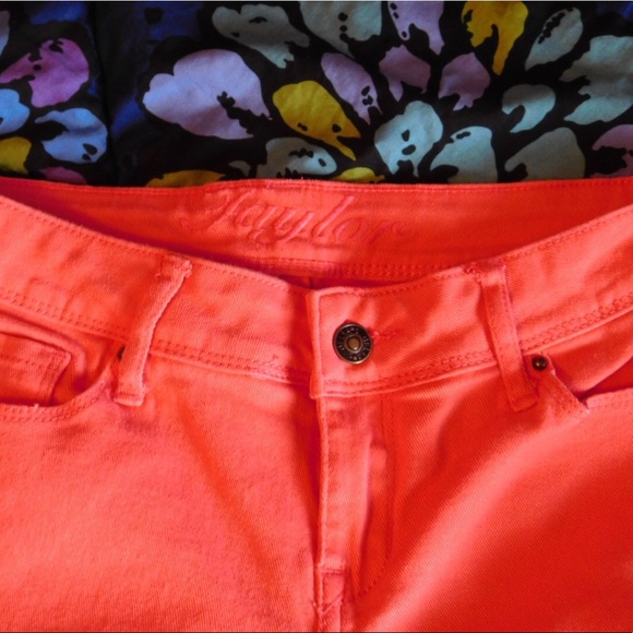 Delia Taylor Coral Capris - Picture 2 of 3