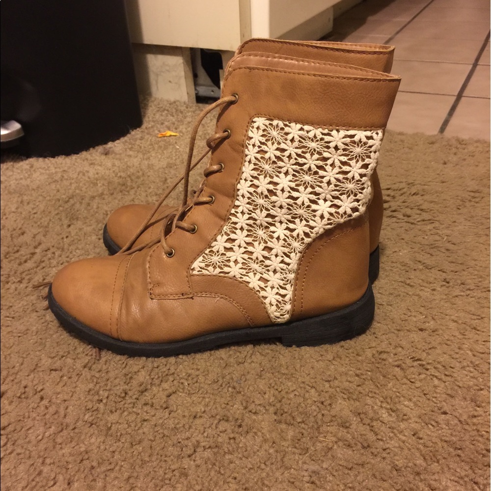 Tan and Lace Tie up boots - 7.5