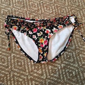 Kenneth Cole Bottoms