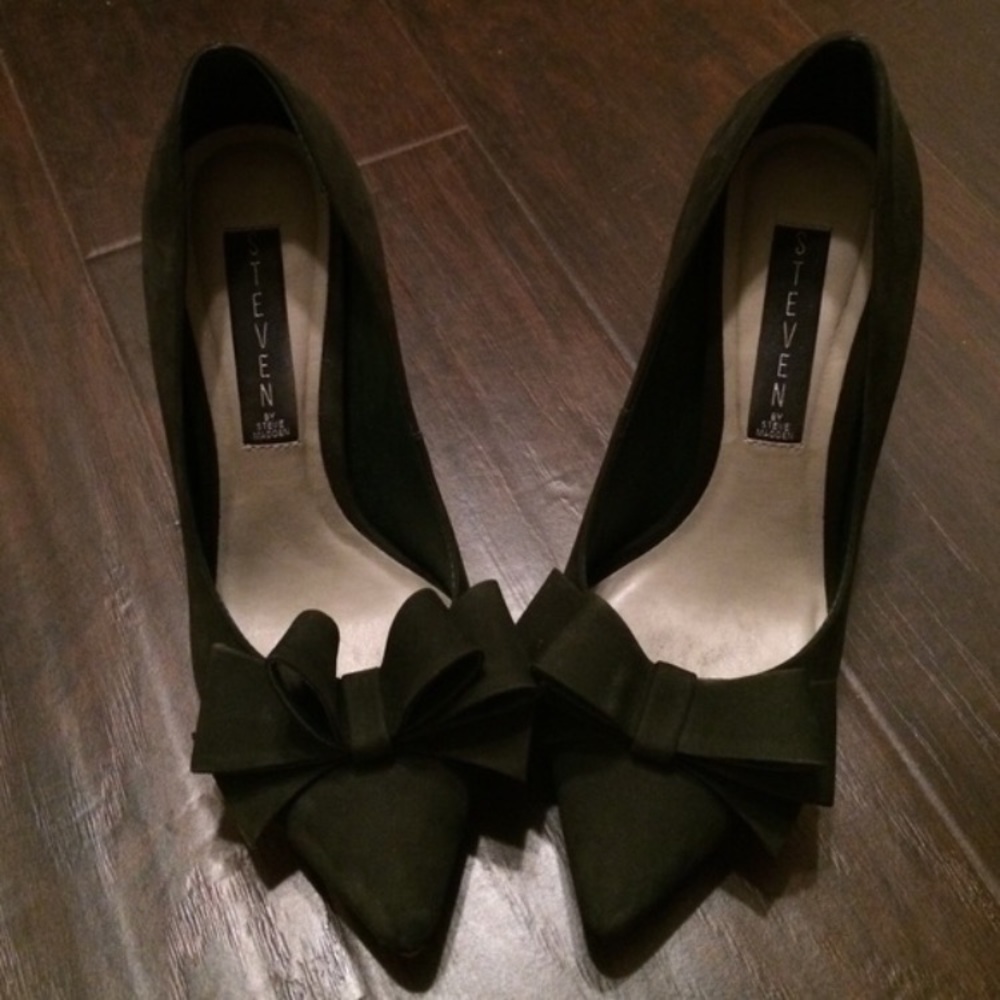 Ravesh bow heels pumps
