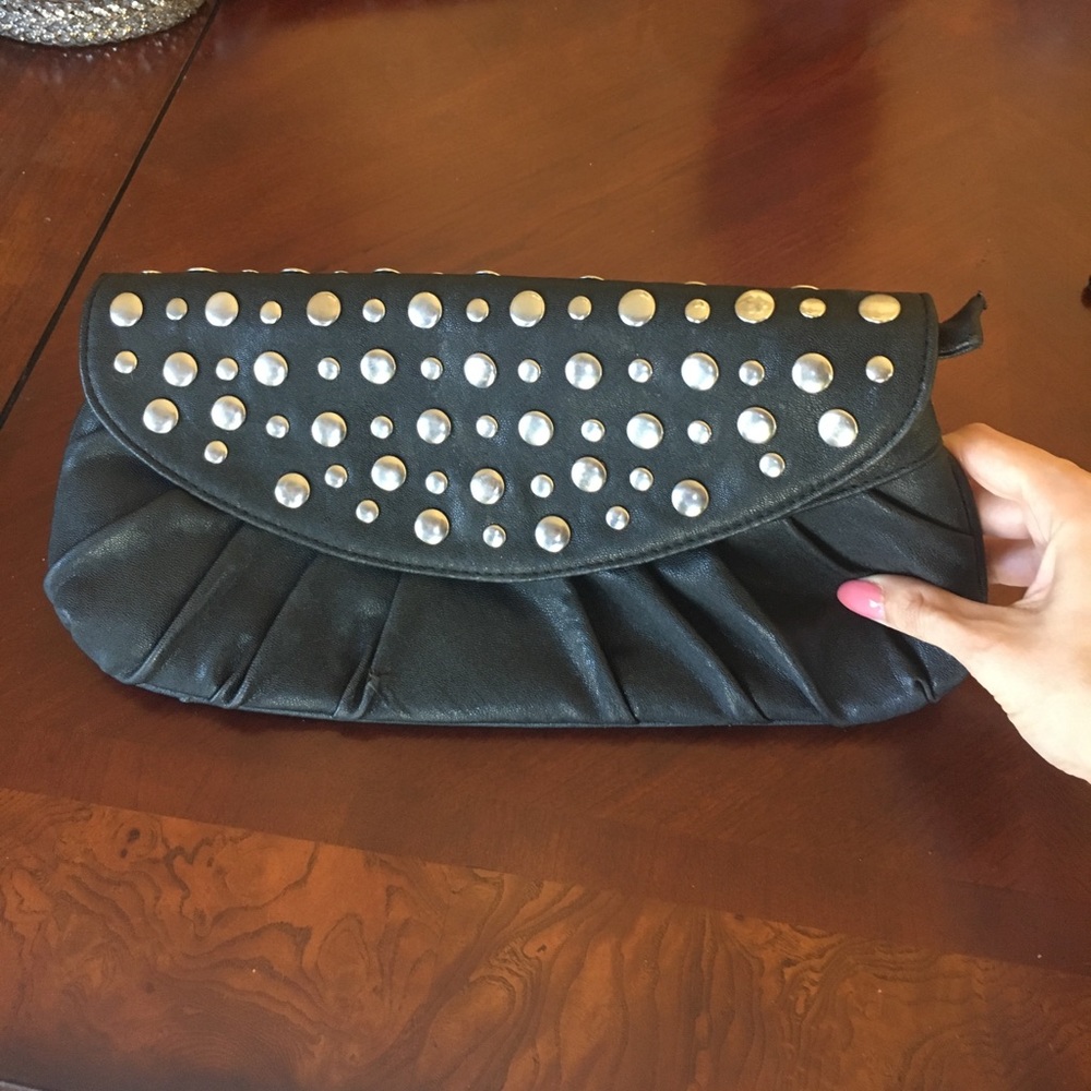 Black clutch