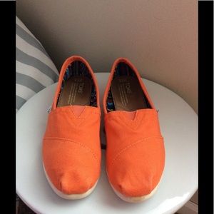 Orange toms