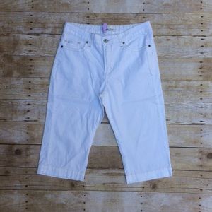 Like new white LEE jean capris